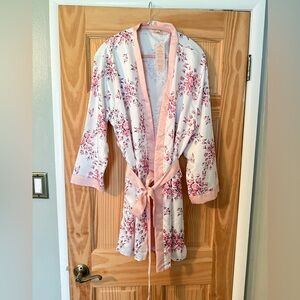Morgan Lane Pink and White Floral Robe